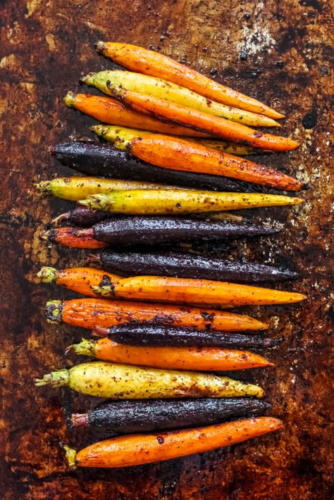 Spicy Maple Roasted Carrots Maple Roasted Carrots, Traditional Thanksgiving Recipes, Candy Yams, Rainbow Carrots, Calorie Calculator, Thanksgiving Dishes, Roasted Brussel Sprouts, Roasted Carrots, Thanksgiving Side Dishes