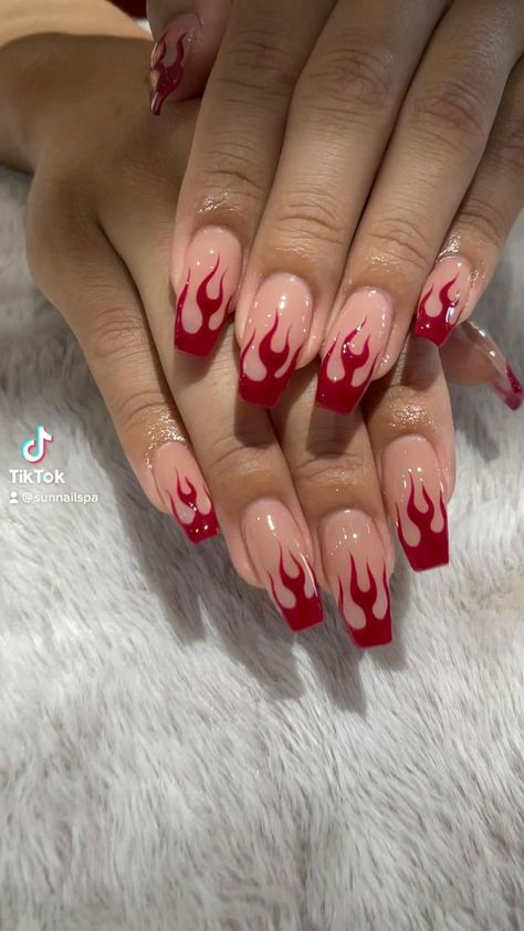 Red Fire Nails Designs, Nail Fire Art Red, Nail Art Aesthetic Red, Devil Nails Designs, Red Fire Nails, Cute Red Nail Ideas, Red Flame Nails, Devil Nails, Flame Nail Art