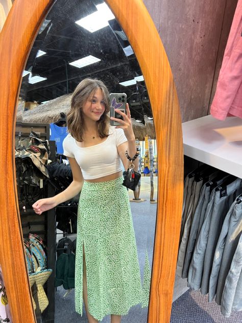 Patterned Skirt Outfit Summer, Outfits With Long Green Skirts, Green Maxi Skirt Outfit Aesthetic, Long Skirt Outfit Ideas Aesthetic, Summer Clg Outfits, Summer Outfit Skirt Long, Skirt Outfits For College, Green Skirt With White Top, Floral Long Skirts Outfit