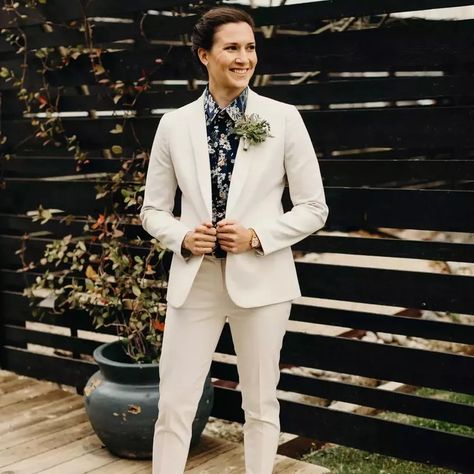 Queer Suit, Tomboy Wedding Outfit, Female Wedding Suit, Wedding Suits Women, Lgbt Wedding Attire, Dapper Bride, Lesbian Wedding Suit, Women Wedding Suit, Lesbian Wedding Outfits