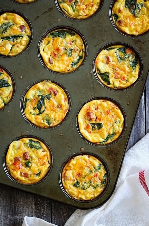 Baked petite mini crustless quiche in a muffin pan. Breakfast Quiche Muffins, Egg Quiche Recipes, Mini Breakfast Quiche, Muffin Pan Quiche, Quiche Recipes Crustless, How To Cook Kielbasa, Muffin Pan Recipes, Egg Quiche, Mini Quiche Recipes