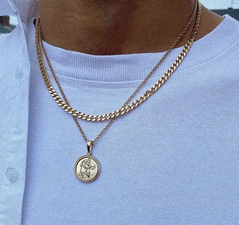 Mens Chain Outfit, Men’s Jewellery Aesthetic, Men’s Accessories Aesthetic, Men Accessories Aesthetic Necklace, Skater Jewelry Men, Skater Look Men, Jewlrey Aesthic Men, Men’s Jewlrey Aesthetic, Mens Jewellery Aesthetic