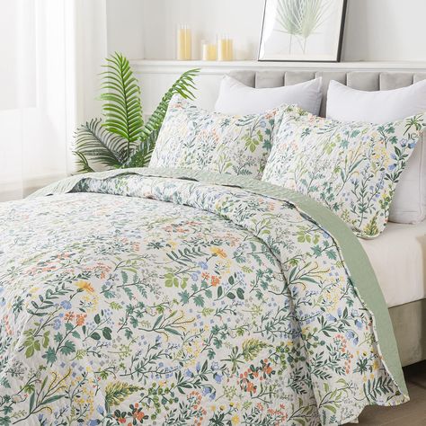 PRICES MAY VARY. 🌲Multipurpose & Lightweight🍀HoneiLife Lightweight Quilt Set is good idea for a summer quilt, a nice underneath for spring & fall and winter,soft and romantic color & pattern,Pair with delicate and lovely fan edge,not only practical but also aesthetic 🌲Natural Floral Pattern🍀HoneiLife Floral Quilts include depictions of colorful small flowers, along with soft colors, create fresher-looking spaces -Not noly a quilt set but also ornament 🌲Exquisite quilting🍀HoneiLife put more King Quilt Bedding, Floral Bedding Set, Retro Bed, Floral Bedding Sets, Summer Quilts, Floral Bedding, Romantic Colors, Floral Quilt, Coverlet Set