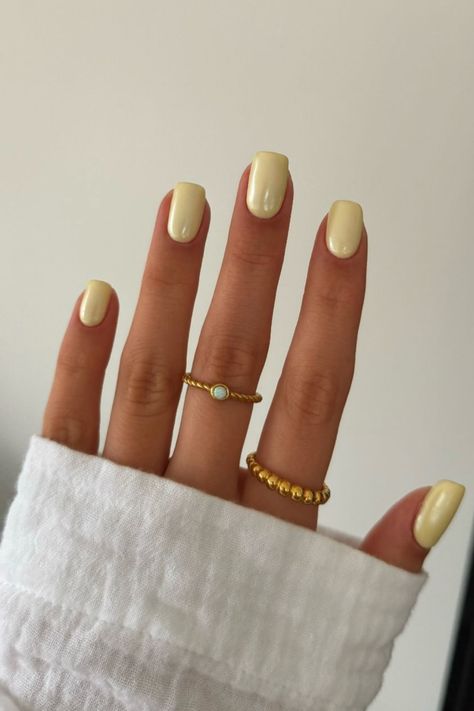 chrome butter yellow nails Short Nails Color Ideas Summer, Pale Yellow Nails With Chrome, Yellow Almond Nails Summer, Cute Manicure Designs, Summer Gel Nails Chrome, Yellow Chrome Nails Square, Short Yellow Chrome Nails, Very Short Nails Summer, Yellow Summer Nails Short