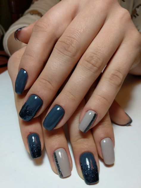 Dark grey and light grey working the magic Dark Blue And Grey Nails, Grey Blue Nails Designs, Dark Grey Nail Ideas, Blue And Grey Nails, Dark Gray Nails, Grey Blue Nails, Grey Manicure, Dark Grey Nails, Grey Gel Nails