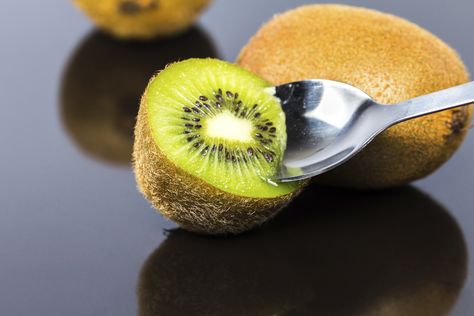 Kiwi fruit 00,000 Knockholt K 90 Kiwi Salsa, Oatmeal Breakfast, Best Food Ever, Kiwi Fruit, Low Sugar, Healthy Dessert, Food Items, The Skin, Best Foods