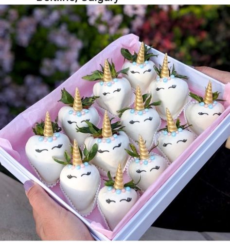 Unicorn Strawberries, Unicorn Ideas, Strawberry Ideas, Treat Business, Birthday 4, Fruit Arrangements, Treat Ideas, Covered Strawberries, Chocolate Strawberries