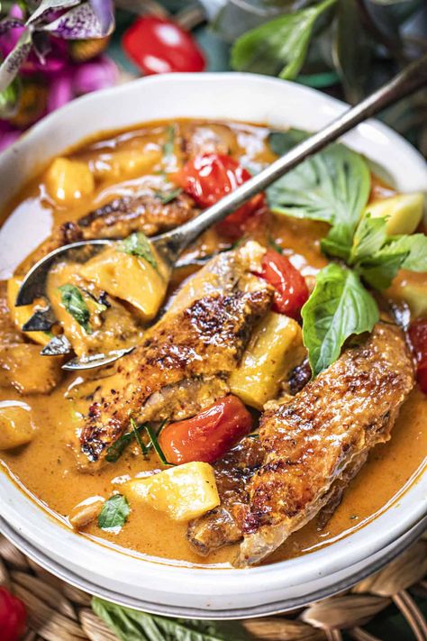 Thai Duck Curry, Curry With Pineapple, Red Duck Curry, Duck Curry, Pineapple Curry, Roasted Duck, Massaman Curry, Peking Duck, Pineapple Chicken