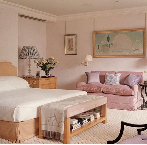 Palette London Bedroom, Murs Roses, Colefax And Fowler, Chic Room, London House, Pretty Bedroom, Bedroom Refresh, Decoration Inspiration, Simple Ideas