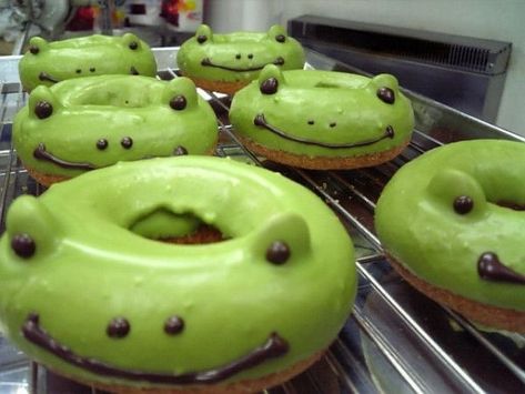 dal (ur bro) on Twitter: "shhhh frog donuts… " Donuts, On Twitter, Twitter, Green, White