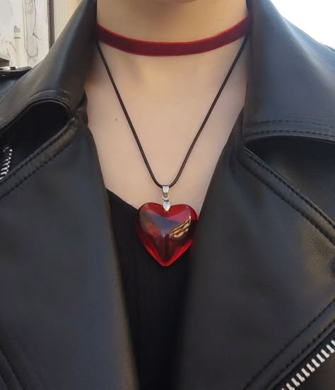 Sunglasses Outfit, Image Swag, Shaped Sunglasses, Heart Shaped Sunglasses, Heart Sunglasses, Dope Jewelry, Funky Jewelry, Red Aesthetic, Girly Jewelry