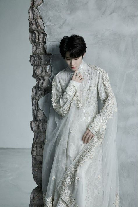 han on X: "Liu Yu in Rahul Mishra Fall 2023 Couture at Weibo Culture Night If you think this thread is over you’re so wrong because there’s too many gorgeous looks to cover https://t.co/QHxFzsydHm" / X Peter Sqloint, Fall 2023 Couture, Rahul Mishra, 2023 Couture, Concept Clothing, Face Swaps, Elegant Man, Chinese Wedding, Fall 2023