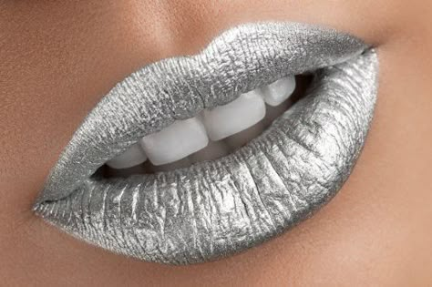 Metallic Lipstick, Lipstick Art, Makeup Tricks, Glitter Lips, Hot Lips, Lip Designs, Lip Art, Beautiful Lips, Matte Liquid Lipstick