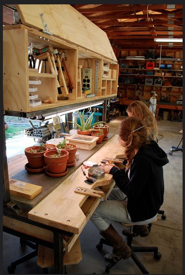 workbench Wood Workbench, Table On Wheels, Work Benches, Jewellers Bench, Workshop Studio, Workbench Plans, Studio Organization, Shop Organization, Woodworking Bench