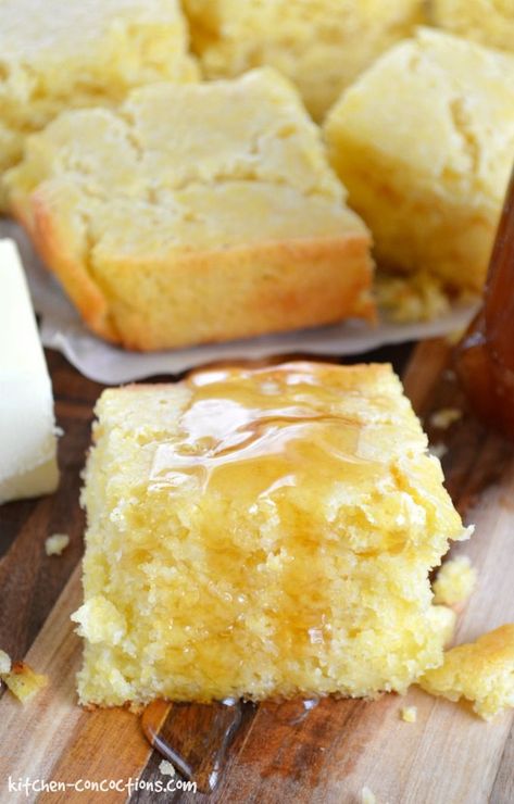 Sour Cream Corn Bread Maple Cornbread Recipe, Cream Corn Bread, Maple Cornbread, Oven Roasted Pulled Pork, Sour Cream Cornbread, Buttery Corn, Homemade Breadsticks, Bread Kitchen, Cornbread Easy