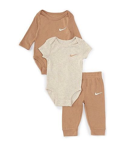 Gender Neutral Clothing & Accessories | Dillard's Things For Baby, Newborn Baby Supplies, Newborn Things, Baby Neutral Clothes, Newborn Baby Clothes Girl, Gender Neutral Outfits Baby, Infant Boy Clothes, Newborn Summer Outfits, Newborn Baby Outfits