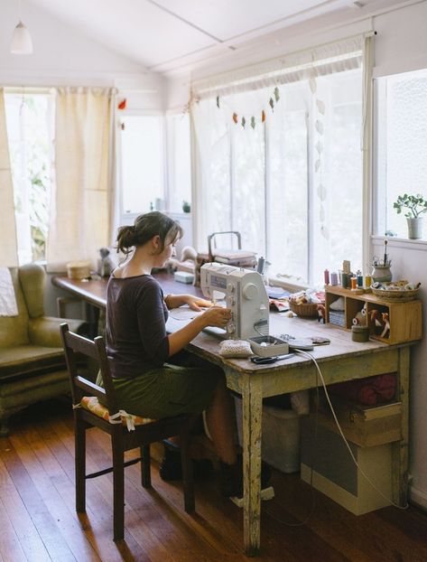 Sewing Studio In Living Room, Colorful Sewing Room, Dining Room Sewing Space, Minimalist Sewing Room, Home Sewing Studio, Sewing Workspace, Weaving Room, Sewing Office, Sewing Pictures