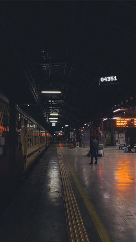 Kochi Railway Station, Train At Night Aesthetic, Train Photography India, Train Night Snap, Selfie Background Images Hd, Train Photography Aesthetic, Train Night Aesthetic, Night Train Snap, Train Pictures Aesthetic