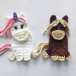 Free Crochet Pattern: Appliques Horse and Unicorn These free crochet horse and unicorn appliques are so much fun to do! They can be great to decorate a blanket, a bag or a jumper! Crochet Minis, Jumper Crochet, Granny Square Häkelanleitung, Crochet Puff Flower, Crochet Applique Patterns Free, Crochet Appliques, Crochet Unique, Crochet Horse, Confection Au Crochet