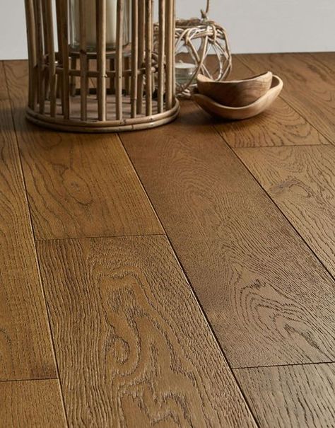 Adu Architecture, Wooden Flooring Bedroom, Golden Oak Floors, Living Room Flooring Ideas, Oak Floor Living Room, Dark Wood Flooring, Wood Floor Colors, Light Oak Floors, Direct Wood Flooring