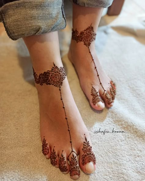 Henna Feet ✨️🤍 . . . . . Bridal | Non-Bridal Mehendi Bookings are now open 🤍 . . . @shafee_henna #shafeehenna #hennaartist #bridalhenna #partyhenna #hennaart #simplehenna #naturalhenna #fyp #hennaartist #leghenna #feet #bridalmehendi #hennainspire #mehendi #aesthetic #hennalove #mehndi #henna #eid #eidhenna #eidmubarak #beauty #instagood #srilanka Mehendi Feet Design, Henna Designs On Leg, Mehndi For Foot, Henna Designs Foot, Mehendi Aesthetic, Foot Mehndi Designs, Henna Foot, Henna Eid, Henna Styles