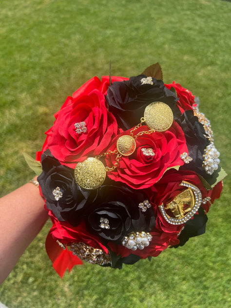 Red and Black Roses with Horseshoe and Aztec Mexican Metal Brooches

Finished off with Rhinestones and Gold Crystal Brooch. Black And Red Quince Ramo, Quince Bouquet Red And Black, Quinceanera Charro Theme Decorations, Quensenara Ideas, Quinceanera Charro Theme, Black And Red Quince, Black And Red Bouquet, Charro Wedding Ideas, Quince Charro