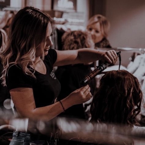 Hairstylist Job Aesthetic, Cosmologist Aesthetic, Hairstyling Job Aesthetic, Aesthetic Hairstylist Photos, Aesthetic Hair Stylist Pictures, Cosmatolagist Aesthetic Hair, Cosmatolagist Aesthetic, Cosmotology Pictures Aesthetic Hair, Hair Stylist Aesthetic Job