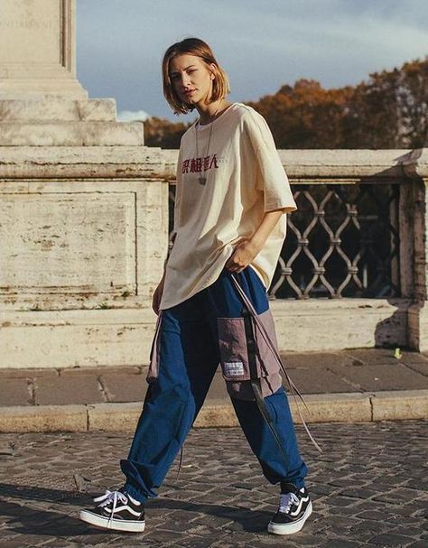 Baggy Clothes Outfit, Baggy Pants Outfit, Grunge Outfits 90s, Cargo Pants Outfits, New Outfit Ideas, Hippy Style, Cargo Pants Outfit, Outfit Combos, Outfit 90s