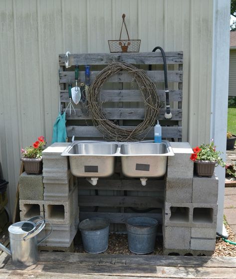 Outdoor Sink Ideas, Diy Outdoor Sink, Outdoor Garden Sink, Outside Sink, Potting Station, Outdoor Sink, Outdoor Kitchen Sink, Garden Sink, Cinder Blocks