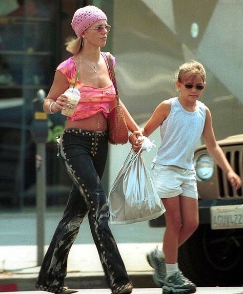 Couture, Haute Couture, Grunge Style Outfits, Britney Spears Outfits, Soft Grunge Outfits, 90s 2000s Fashion, Lynn Spears, 00s Style, Jamie Lynn Spears