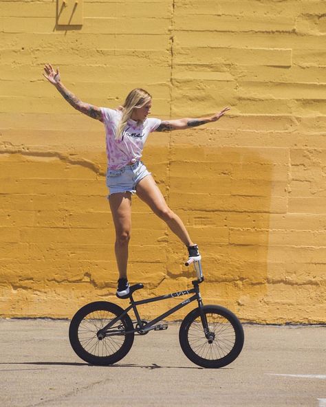 @VansBMX66's @a_ngiemarie has got more than a few tricks up her sleeve. 📷:@JustinKosman Bmx Outfit, Bmx Girl, Bmx 20, Vintage Bmx Bikes, Bmx Freestyle, Good Photo, Bicycle Women, Bicycle Girl, Hot Bikes