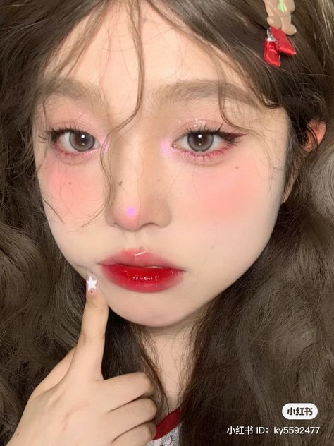 Strawberry Makeup Look Korean, Cherry Red Makeup Look, Cute Strawberry Makeup Look, Strawberry Make Up Look, Straw Berry Makeup, Strawberry Douyin Makeup, Strawberry Makeup Look Aesthetic, Soft Red Makeup Looks, Blush Ideas Makeup