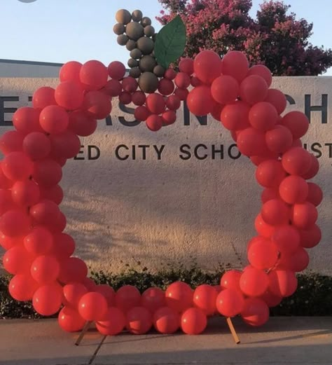 Harvest Balloon Arch, Apple Display Ideas, Apple Of My Eye Balloon Arch, Apple Decorations Party, Apple Of Our Eye Baby Shower Decor, Baby Shower Apple Theme, Apple Festival Ideas, Apple Balloon Arch, Apple Birthday Party Theme