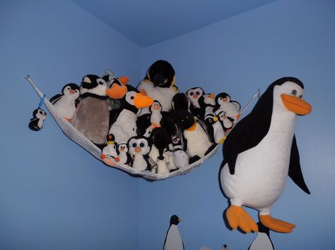 Penguin Room, Penguin Nursery, Penguins Funny, Club Penguin, Pretty Animals, Cute Wild Animals, Big Bird, Cute Stuffed Animals, Cute Penguins