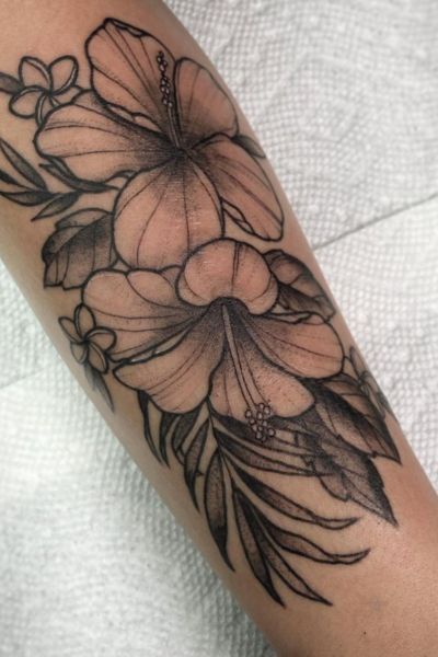 Tropical Plant Tattoo, Hibiscus Tattoo Color, Hibiscus Tattoos, Plumeria Flower Tattoos, Frangipani Tattoo, Tropical Flower Tattoos, Hibiscus Flower Tattoos, Flower Shoulder Tattoo, Hibiscus Tattoo