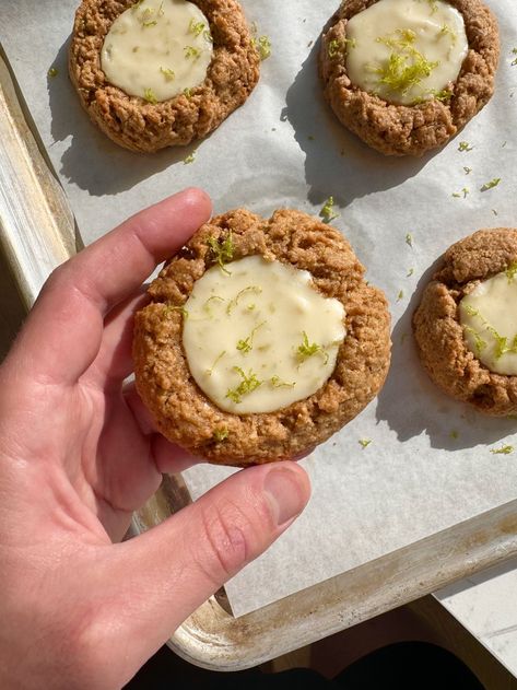 Key Lime Pie Cookies, Graham Cracker Cookie Dough, Sweet Spreads, Key Lime Cookies, Lime Cookies, Graham Cracker Cookies, Keylime Pie Recipe, Crumbl Cookies, Raspberry Cookies