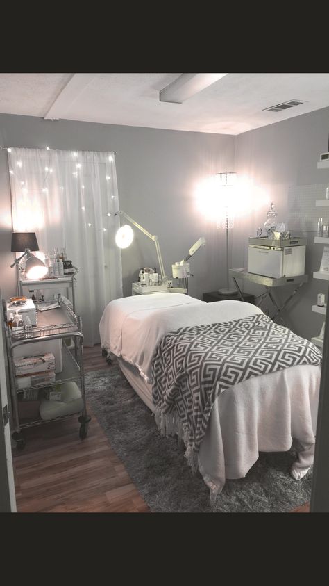 Esthetician room Spa Decor Ideas Estheticians, Spa Decor Ideas, Spa Room Ideas, Spa Bedroom, Massage Room Decor, Facial Room, Massage Therapy Rooms, Home Spa Room, Esthetician Room Decor