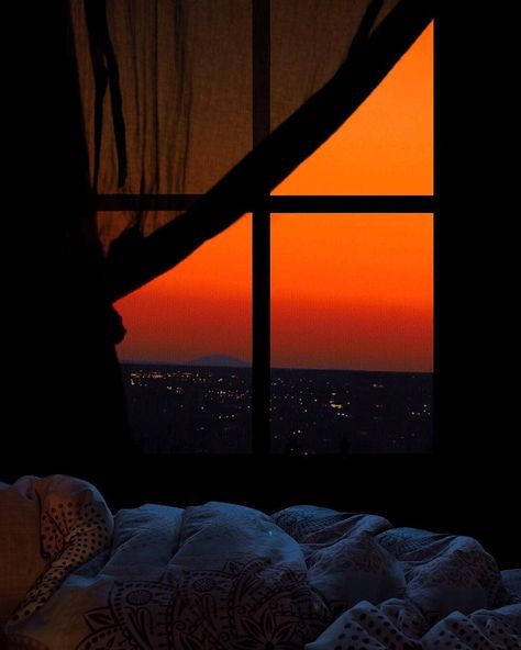 #aesthetics #tumblr #bedroom #bed #room #sky Tumblr Bedroom, Aesthetics Tumblr, Aesthetic Bed, Night Sky Photography, Cute Couples Photography, Dark Paradise, Night Scenery, Beautiful Images Nature, Pretty Sky