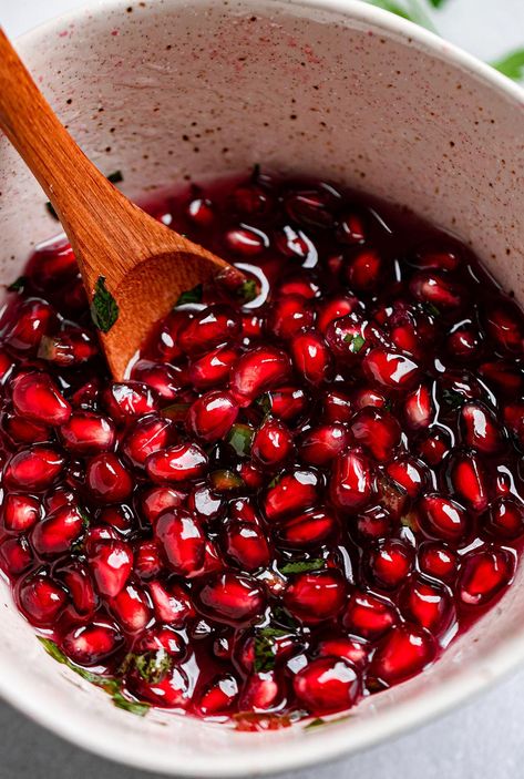 Pomegranate Recipes Healthy, Recipes With Pomegranate, Garlic Burgers, Pomegranate Dessert, Pomegranate Seeds Recipe, Butter Zucchini, Pomegranate Sauce, Steak Bites Recipe, Pomegranate Recipes