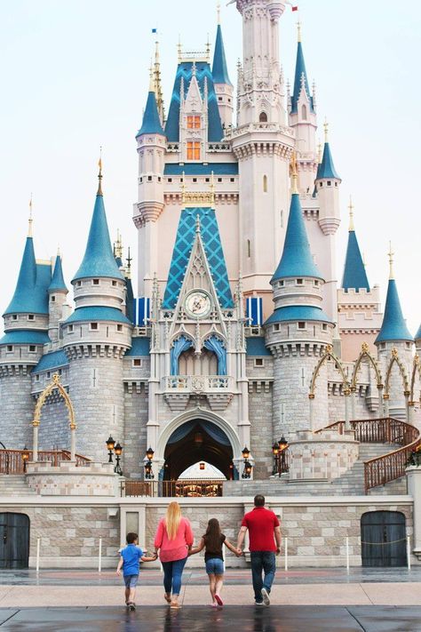 Disney October, Disney World Photo Ideas, Best Disney Animated Movies, Disney Castles, Disney Picture Ideas, Disneyland Photography, Orlando Trip, Vacay Ideas, Disney Photo Ideas