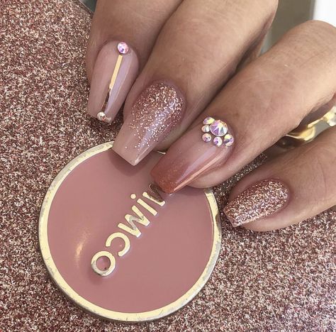 Engagement Nails Designs Classy, Rose Gold Nail Art Designs, Bridal Nail Art Indian Pink, Blush Pink Nails Wedding, Desi Wedding Nails, Indian Wedding Nail Art Designs, Glitter Nails With Rhinestones, Nude Bling Nails, Bridal Nails Wedding Indian