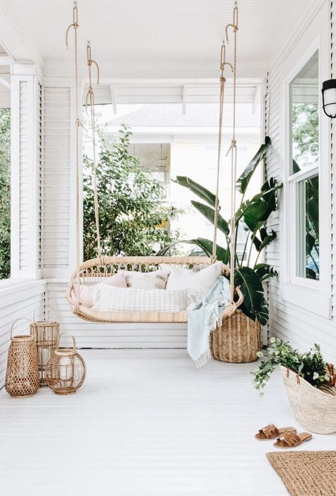 Patio swing. Boho style. #home #style Terrace Inspiration, Interior Boho, Swing Chair, Patio Lounge, Design Del Prodotto, Small Patio, Balcony Decor, Scandinavian Home, Dream Decor