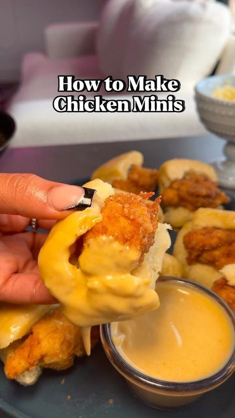 Chick Fil A Chicken Minis, Iced Coffee Orders, Cake Decorating Fruit, Bonbon Recipe, Cute Food Recipes, Recipes Cinnamon Rolls, Dog Baking, Cinnamon Roll Recipes, Pupcake Recipe