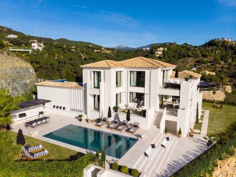 Marbella House, Spain Houses, Spain Villa, Home Mansion, Contemporary Villa, Sophisticated Decor, Ensuite Bathrooms, Luxury Homes Dream Houses, Beautiful Sea