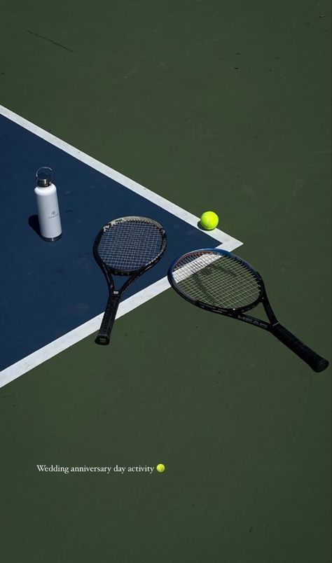 Tennis Tennis Asthetic Picture, Aesthetic Tennis Pictures, Tennis Instagram Story, Playing Tennis Aesthetic, Tennis Racket Aesthetic, Tenis Aesthetic, Mode Tennis, Tennis Photoshoot, Tennis Lifestyle