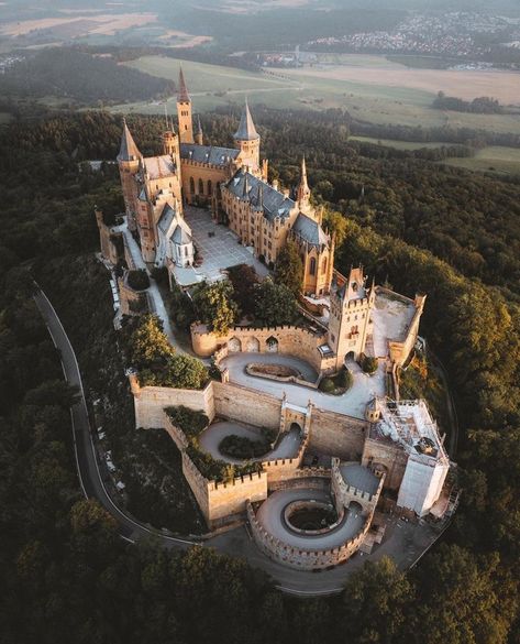 Castle Hohenzollern Castle, Castle Germany, Castle Pictures, Chateau Medieval, Castle Mansion, European Castles, Germany Castles, Fantasy Places, Beautiful Castles