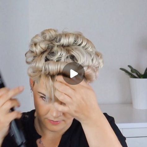 Lisa ♡ Short Hair ♡ Pixiecut on Instagram: “Werbung/ #salirasavideo 💫 Hairstyle for a special occasion 💫 do you like the curls on short hair? I used @redken iron shape 11, my…” Short Hair Styles Easy Videos, Short Pixie Haircuts Older Women, How To Use A Curling Iron On Short Hair, How To Curl Really Short Hair, How To Curl Pixie Hair, Very Short Hair Edgy Pixie Hairstyles, Styling Short Hair With Bangs, Curling Pixie Hair, Styling Short Hair Pixie Tutorials