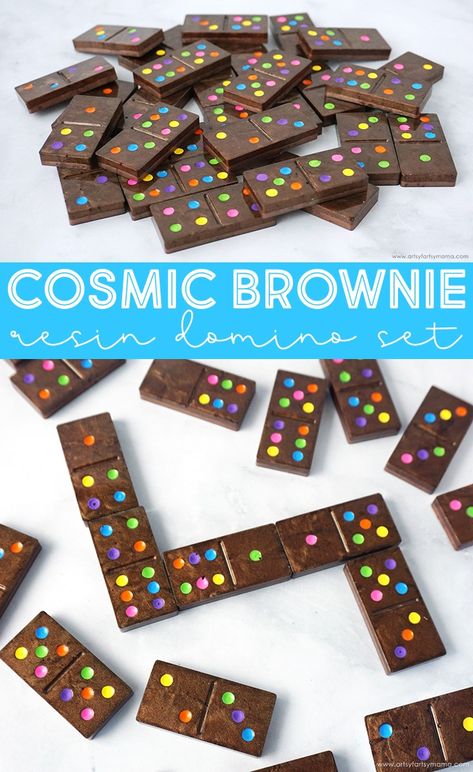 Diy Dominoes How To Make, Galaxy Resin Dominoes, How To Paint Resin Dominos, Things To Make With Epoxy Resin, Cool Resin Projects, Resin Dominos Ideas, Diy Resin Dominoes Ideas, Diy Resin Dominoes, Epoxy Dominos Ideas