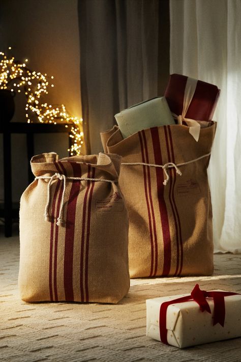 View All Holiday Collection Home | ZARA United States Zara Home Christmas, Jute Sack, Home Christmas, Decorating With Christmas Lights, Holiday Trends, Linen Throw Pillow, Velvet Throw, Cotton Tablecloths, Linen Throw