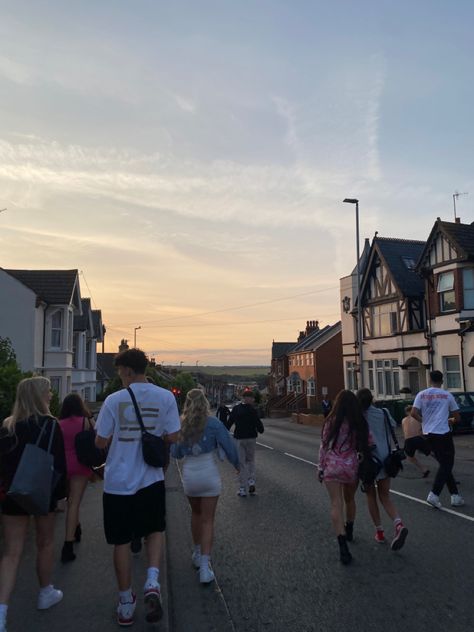 British Life Aesthetic, Summer Teen Aesthetic, Summer Teen, Summer In Uk, British Summertime, Uk Vibes, British Summer Time, Summer In The Suburbs, Summer In The Uk